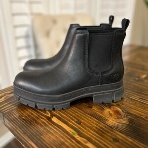 Ugg Ashton Chelsea boots size 10. Box included